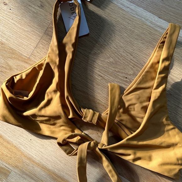 Code B Atlas Top in Mustard. Size 1. NWT - Picture 4 of 5